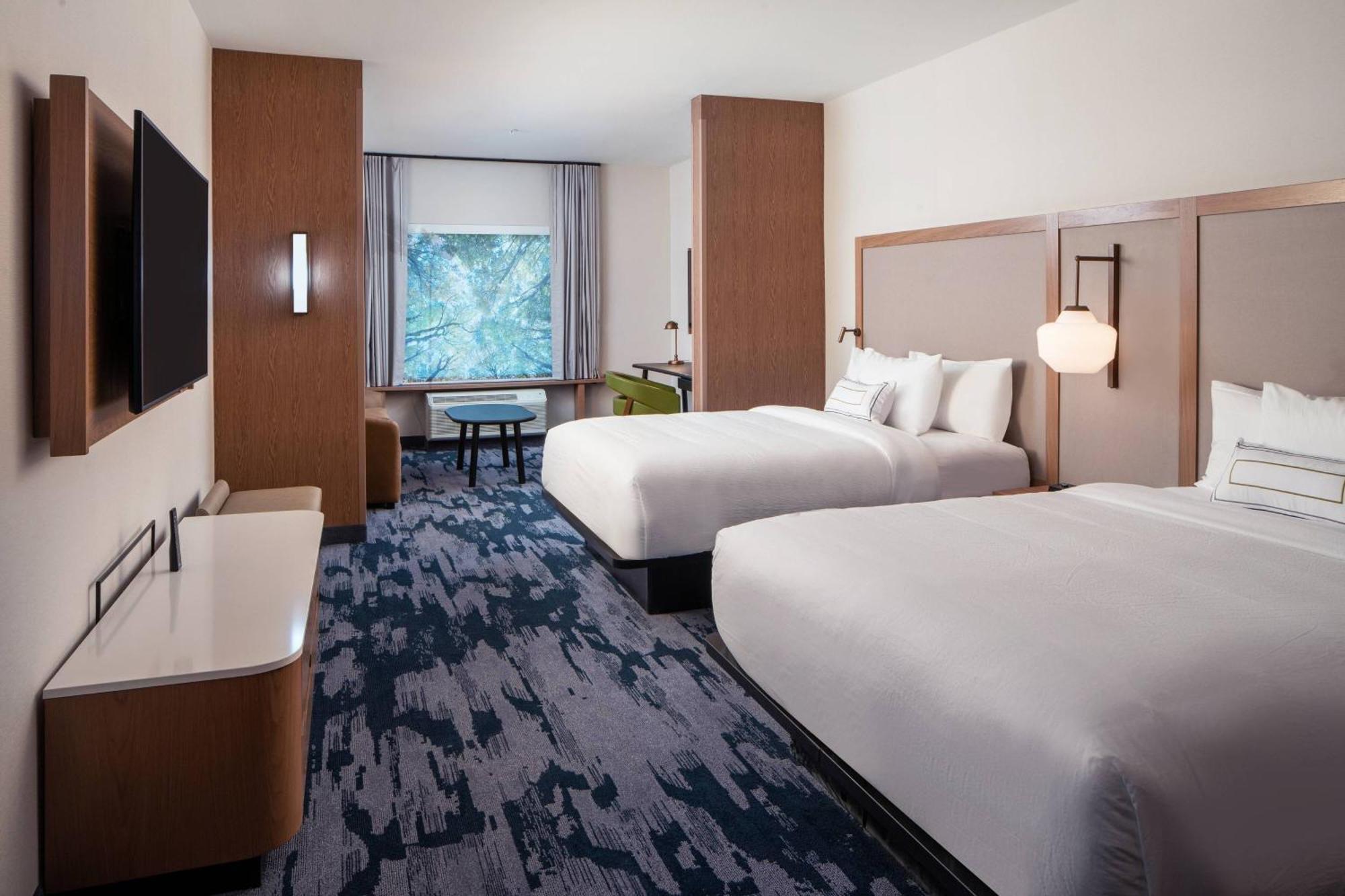 Fairfield By Marriott & Pine Forest 3*