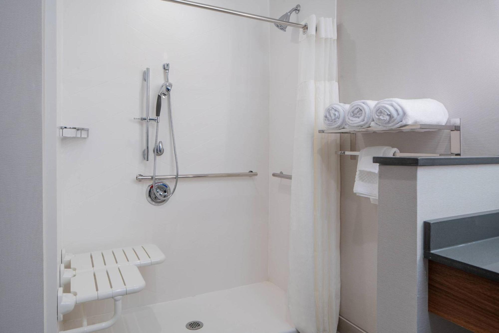 Fairfield By Marriott & Pine Forest Hotel Ferry Pass