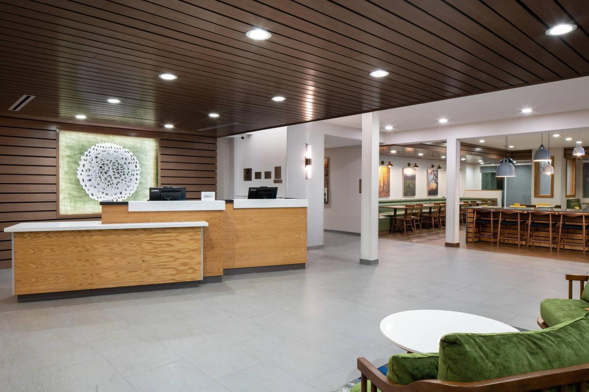 Hotel Fairfield By Marriott & Pine Forest Ferry Pass